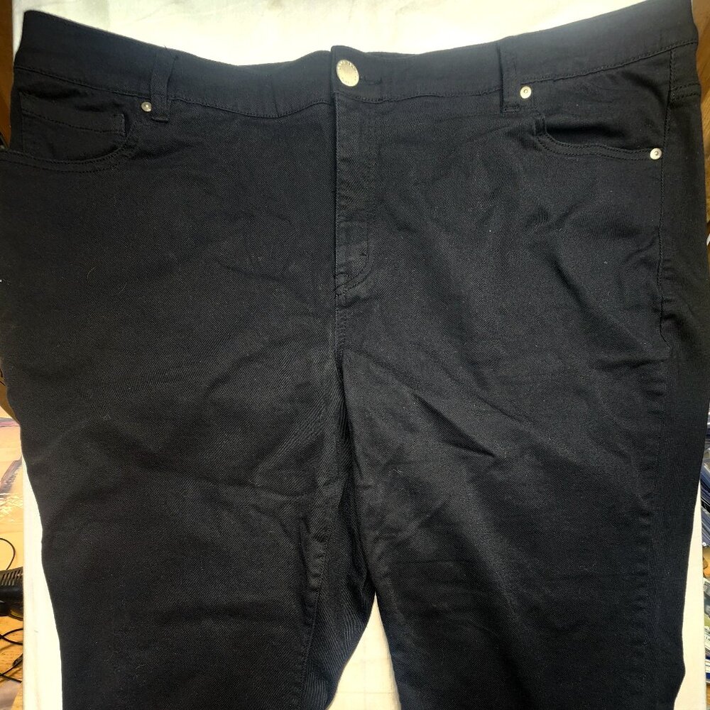 Lane Bryant Black Capris Size 22 #WomensPlusSizeFashion #Shop My Closet